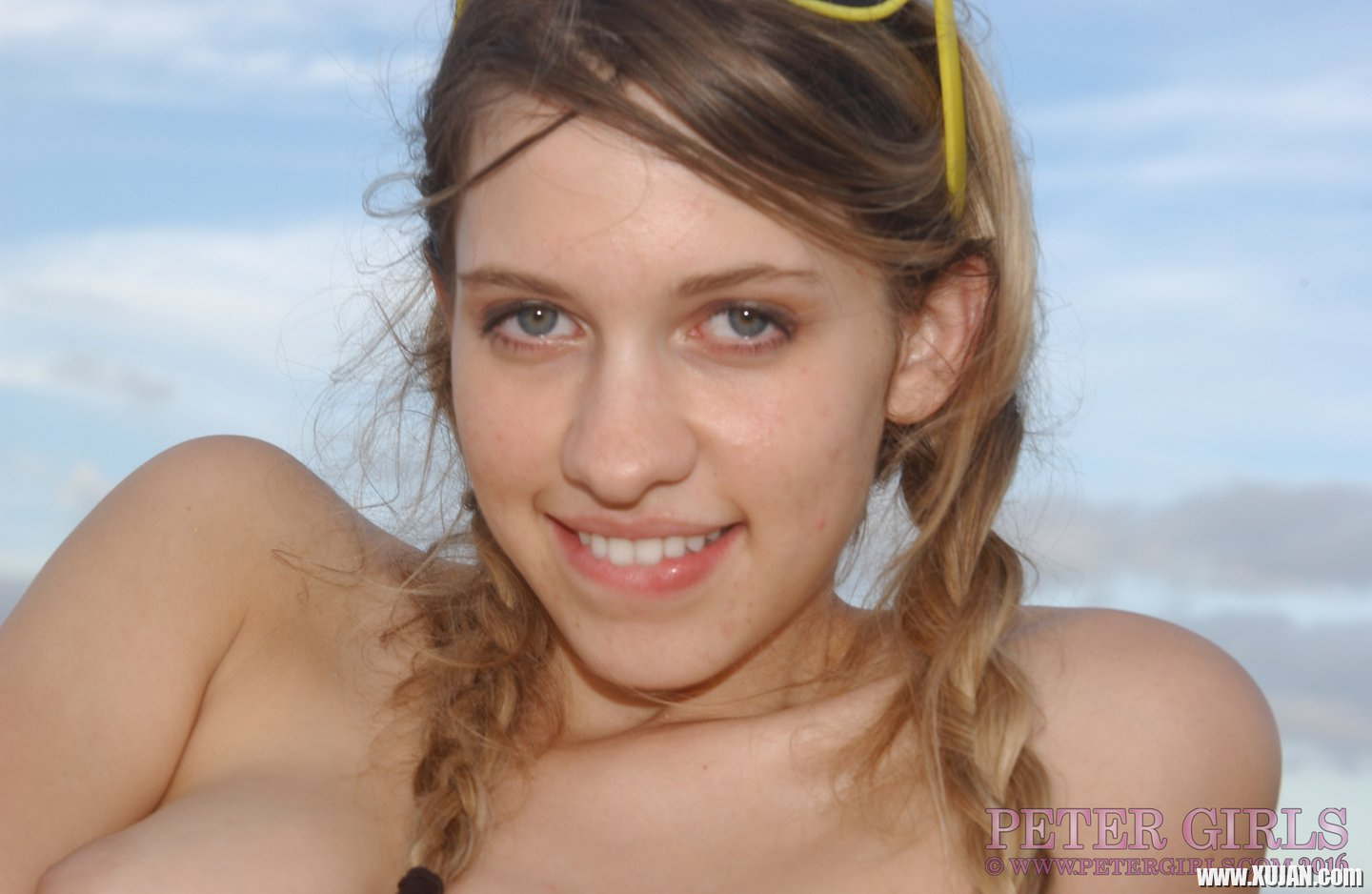 Lovely Girl posing and fingering Twat on the Beach - Photo #3380216
