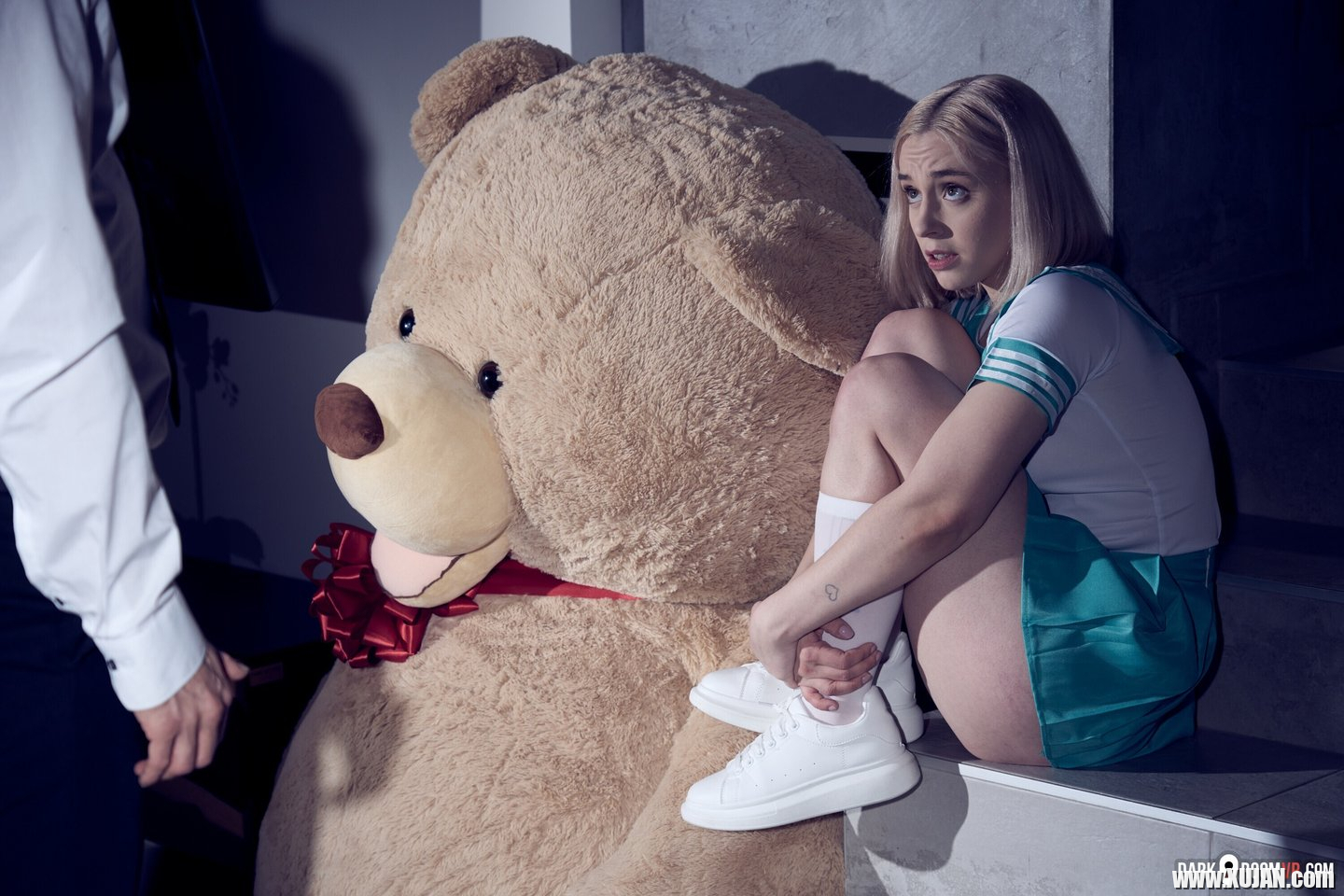 Sexy blonde M Cute sucks and rides on the floor Dark Room VR - Photo #3381255