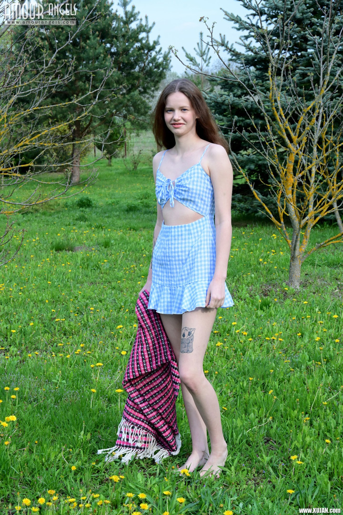 Sweet Piper decides to do a striptease during a picnic - Photo #3382192
