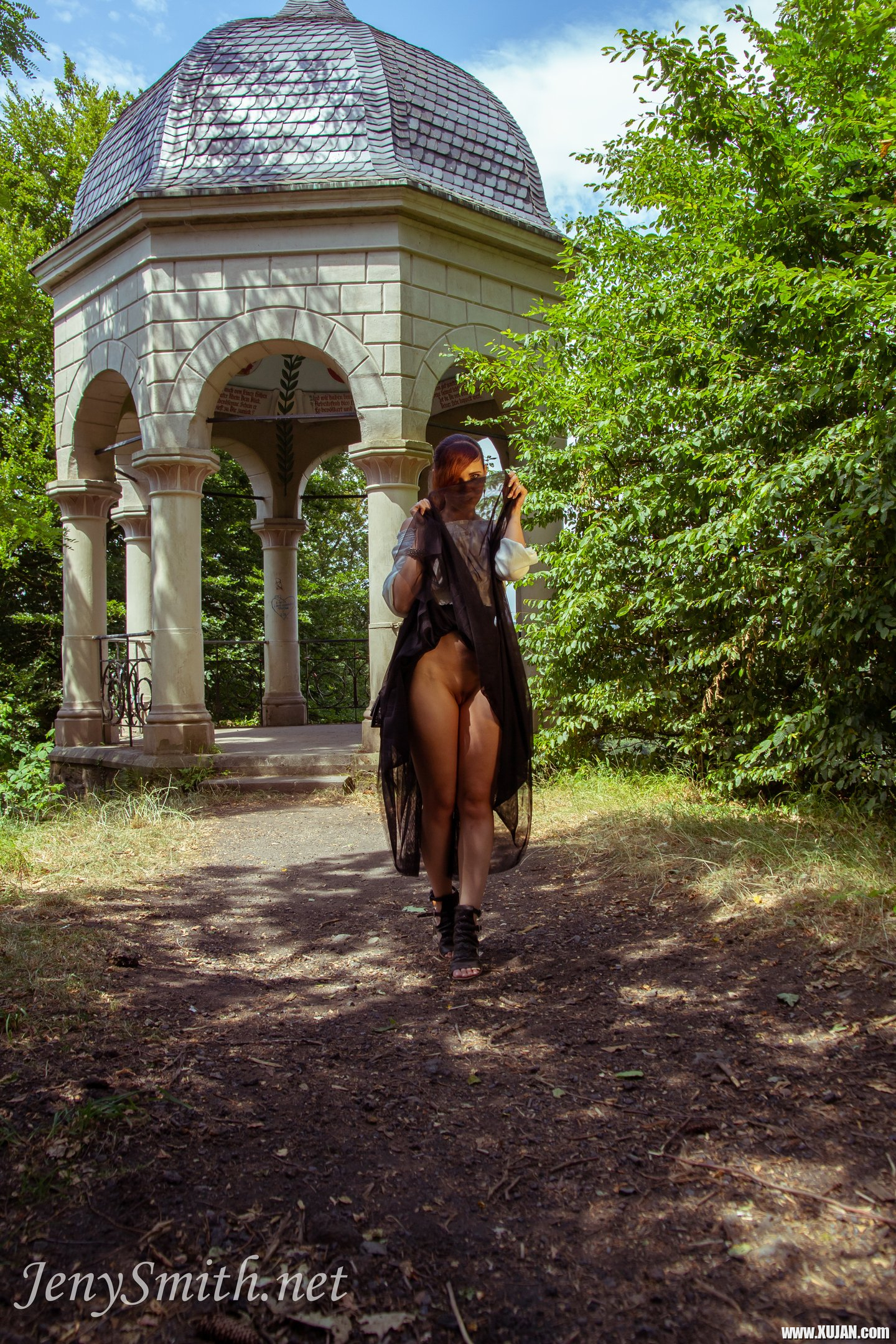 Jeny Smith flashes Pussy and Tits in the Castle - Photo #3385196