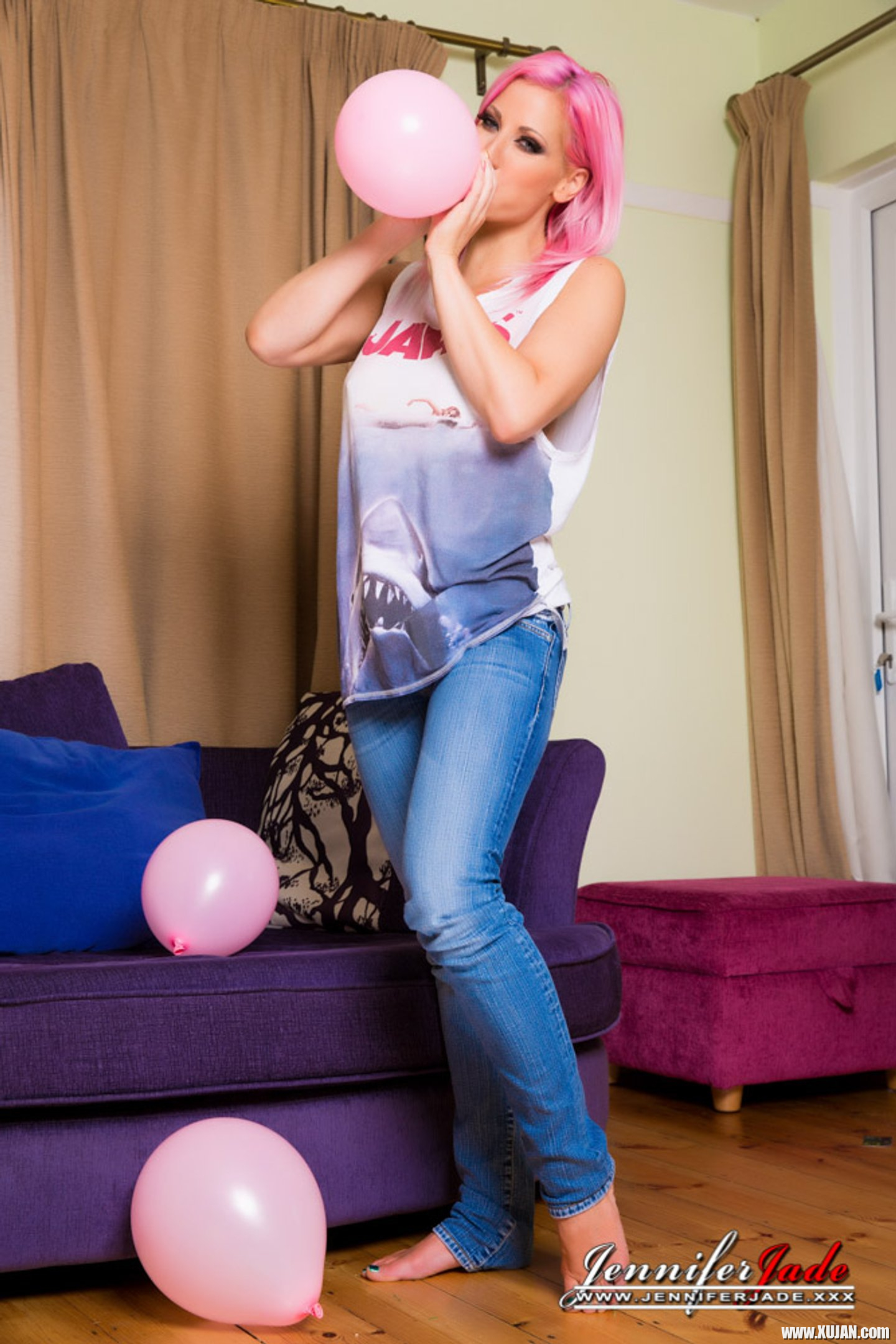 Sexy Jennifer Jade Waters playing with Balloons - Photo #3387423