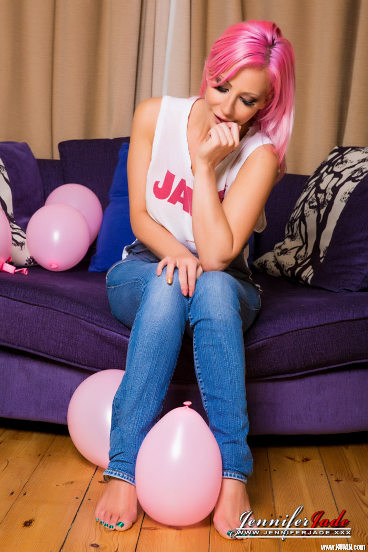 Sexy Jennifer Jade Waters playing with Balloons - Photo #3387425