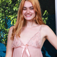 Redhead amateur Gracey Snow posing nude outdoors