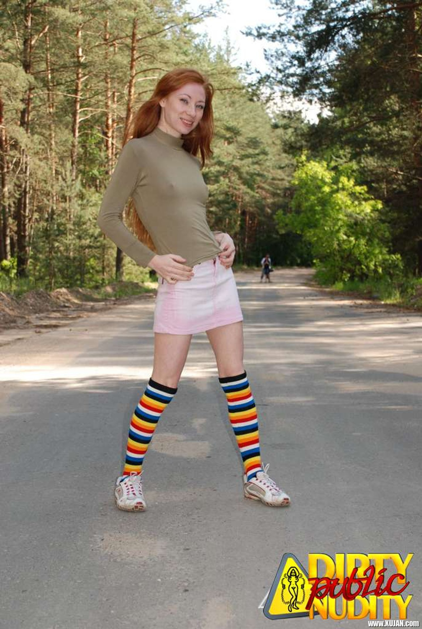 Redhead Chick showing her shaved Pussy in Public - Photo #3388170