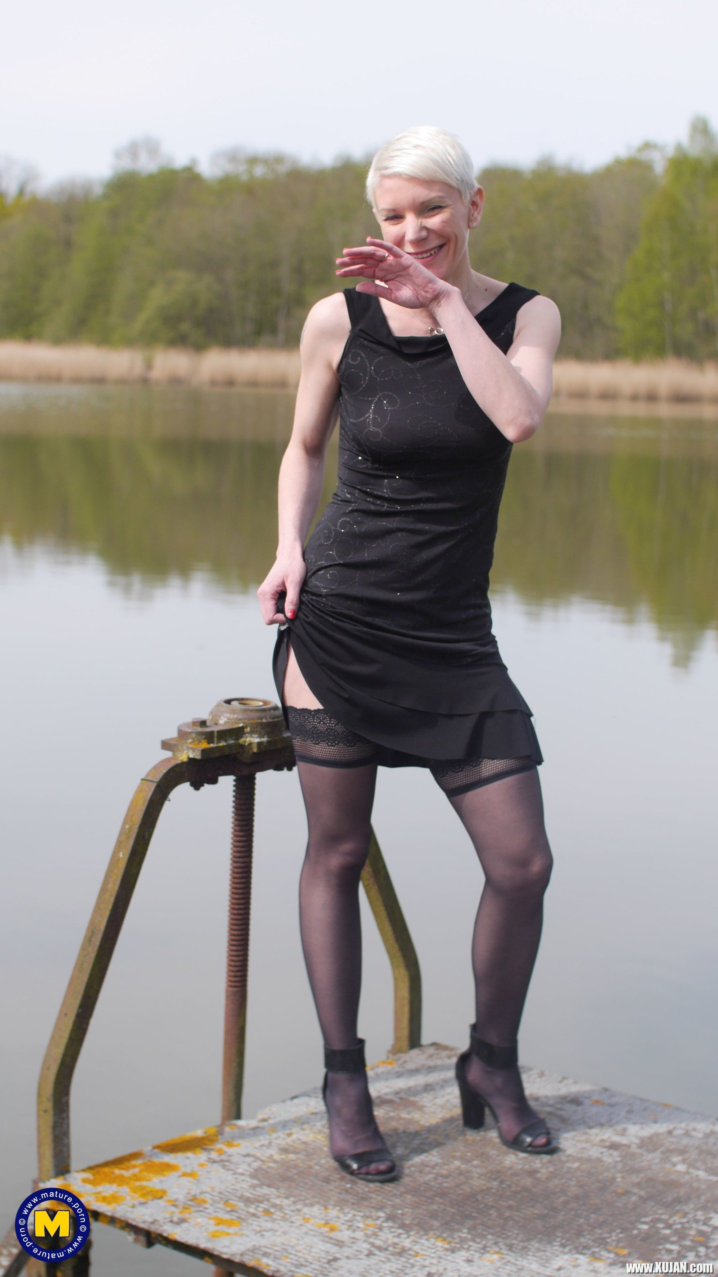 Outdoors solo session with hot ass blonde mature Mia Wallace - Photo #3390286