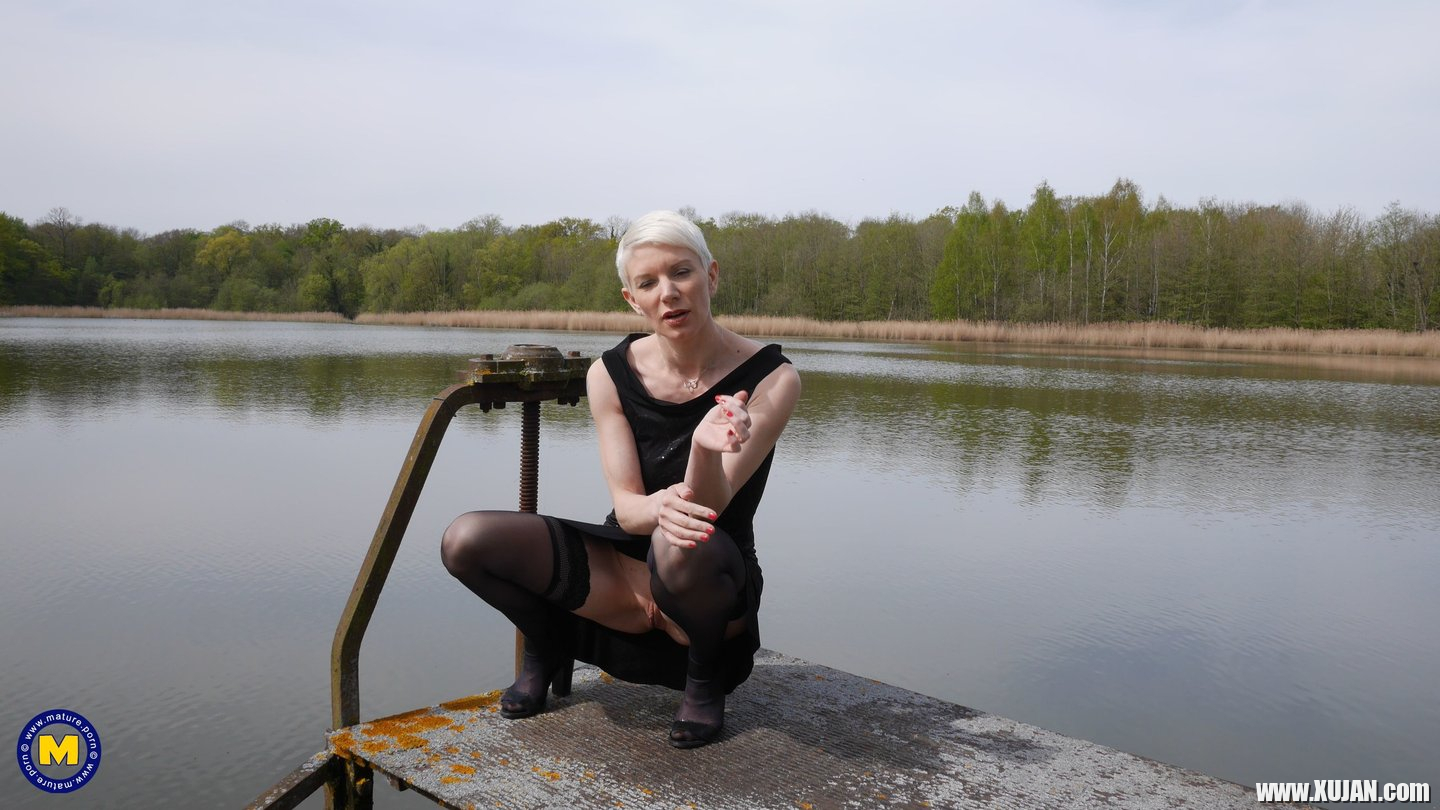 Outdoors solo session with hot ass blonde mature Mia Wallace - Photo #3390290