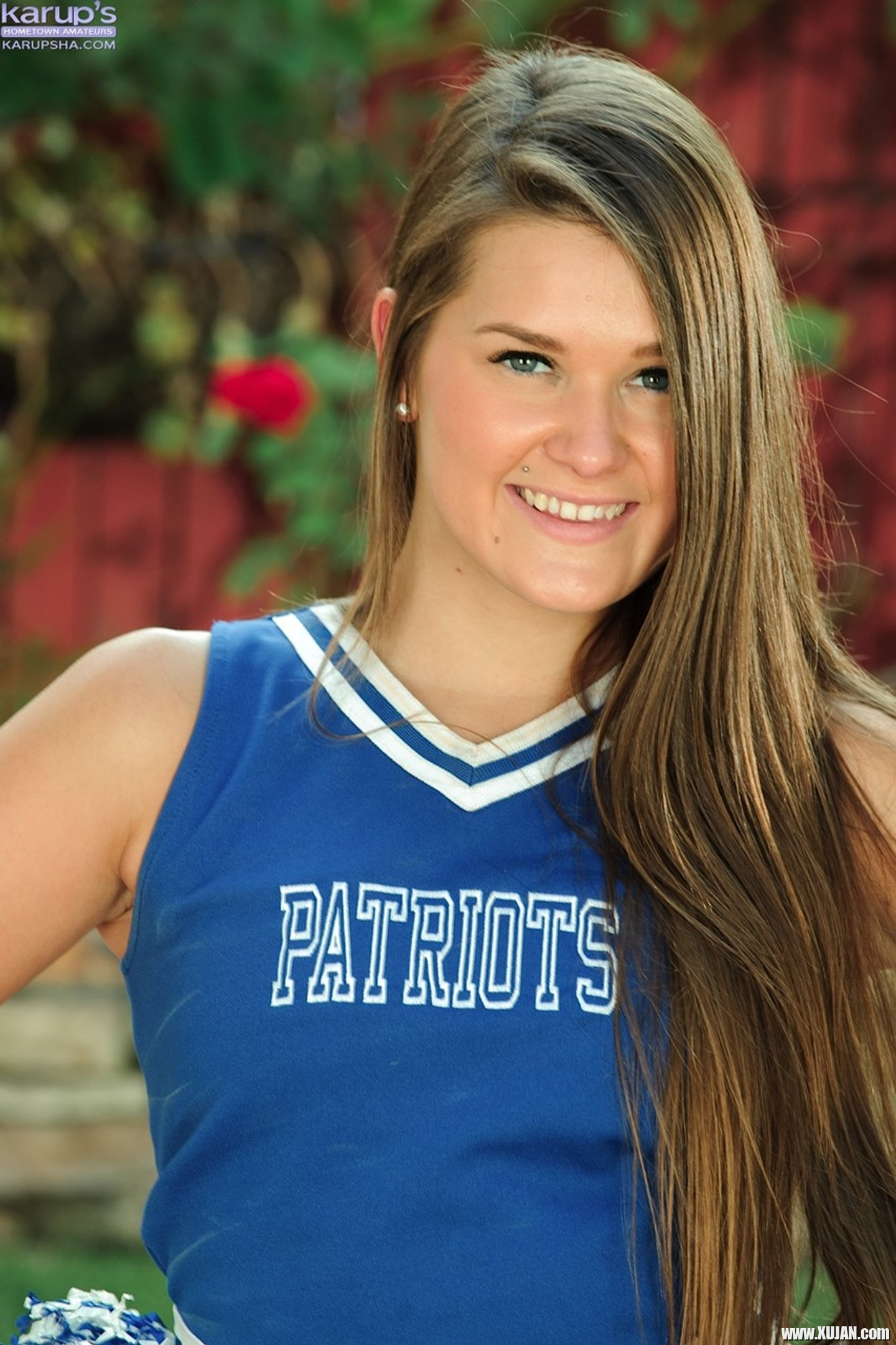 Sexy cheerleader Abby Rocks drops her uniform and spreads legs - Photo #3390713