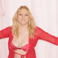 Sexy chick Lady La Perle showing her big tits in red bra