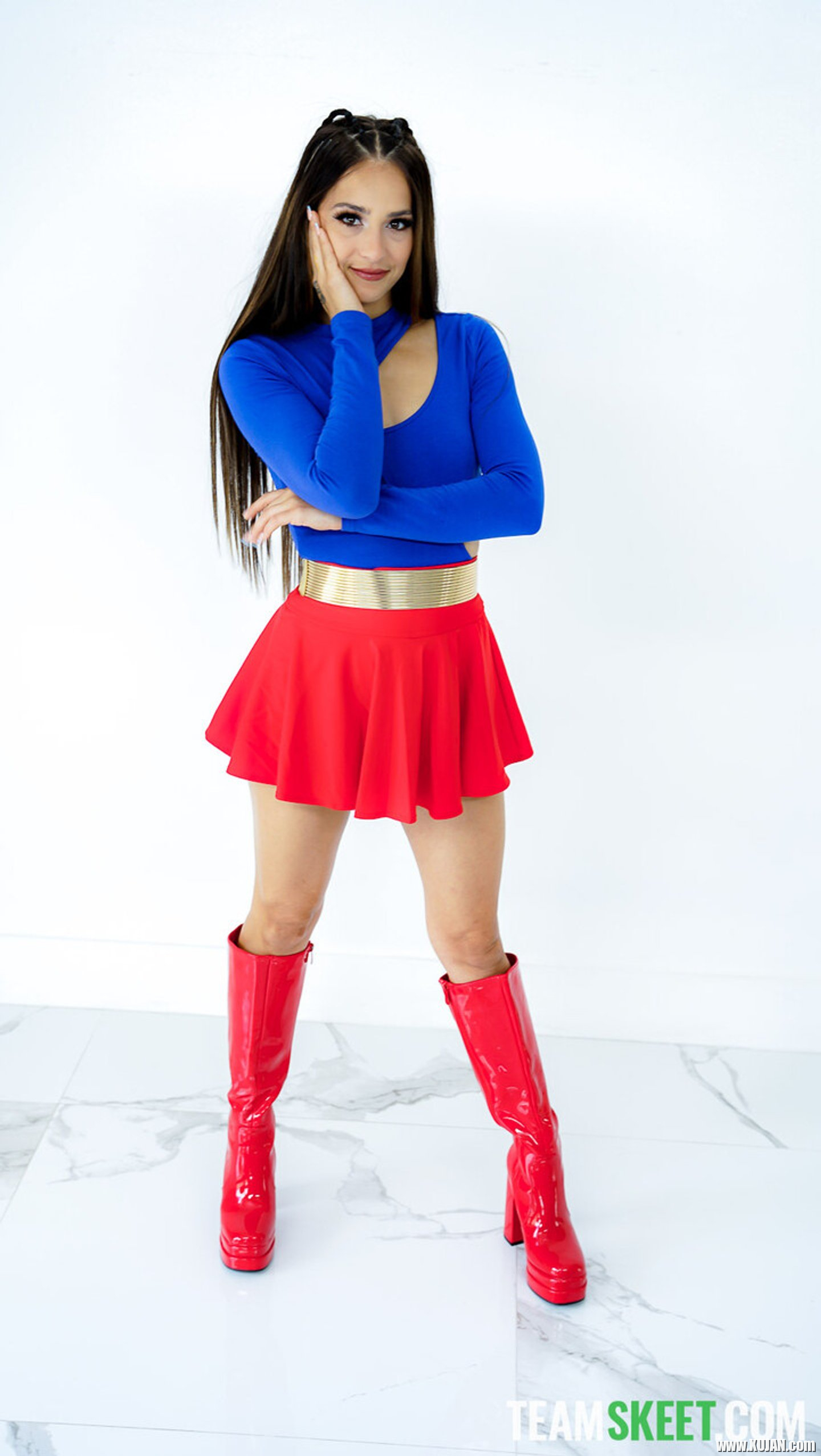 Super girl Sofie Reyez teases and gets fucked hard on the floor - Photo #3394896