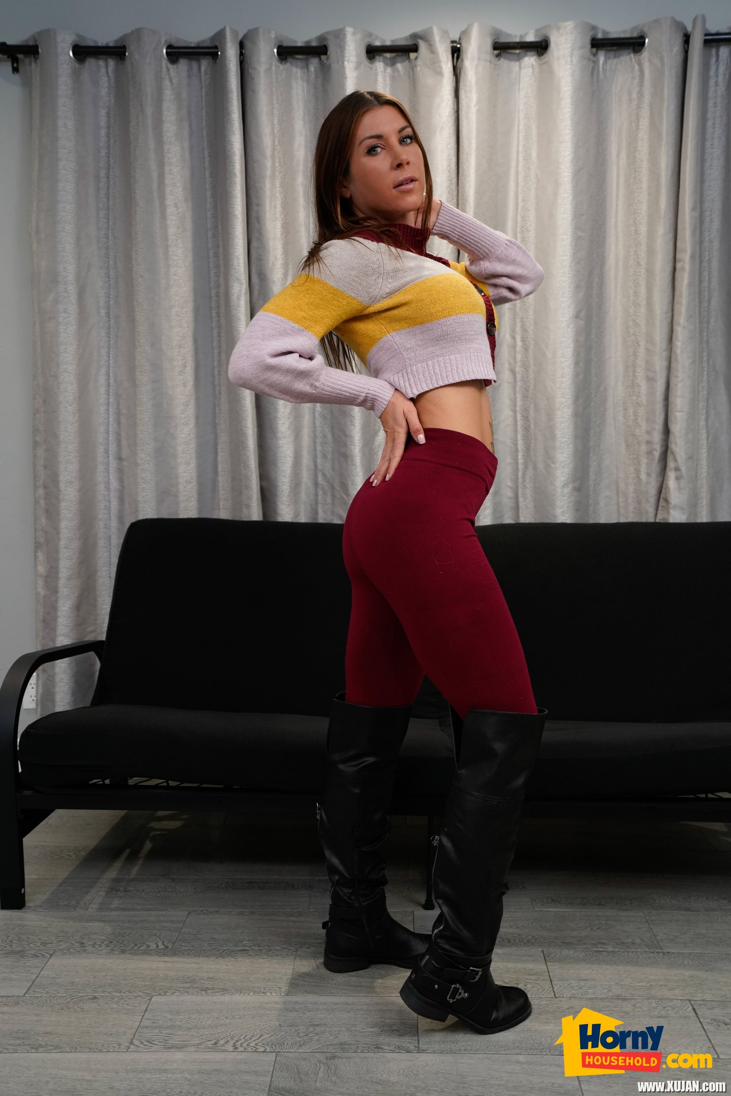 Felicity Feline strips off red leggings and teasing with her bubble butt - Photo #3396684