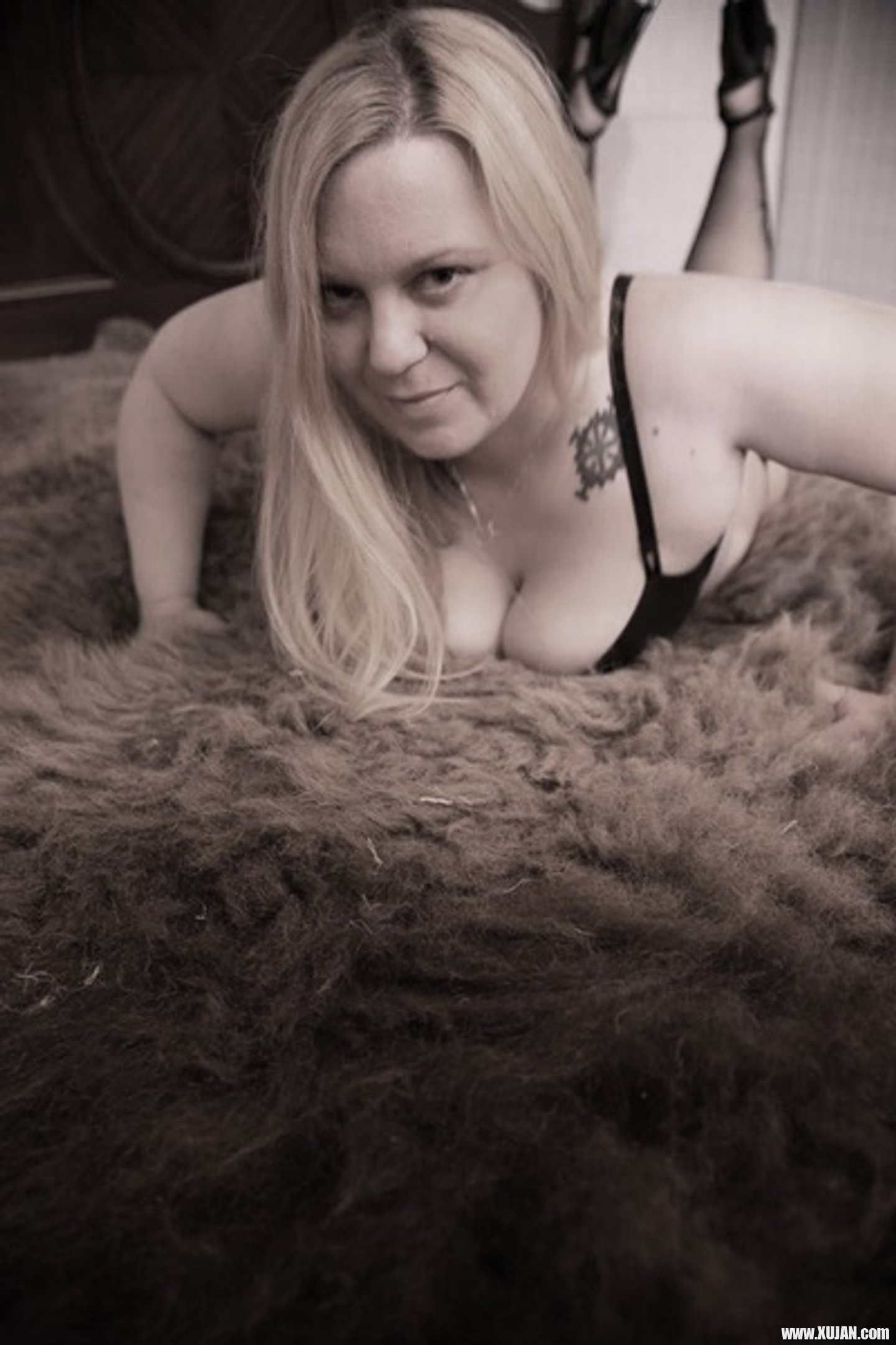 Greta Noir enjoys wearing sexy Fetishwear in Bed - Photo #3398397