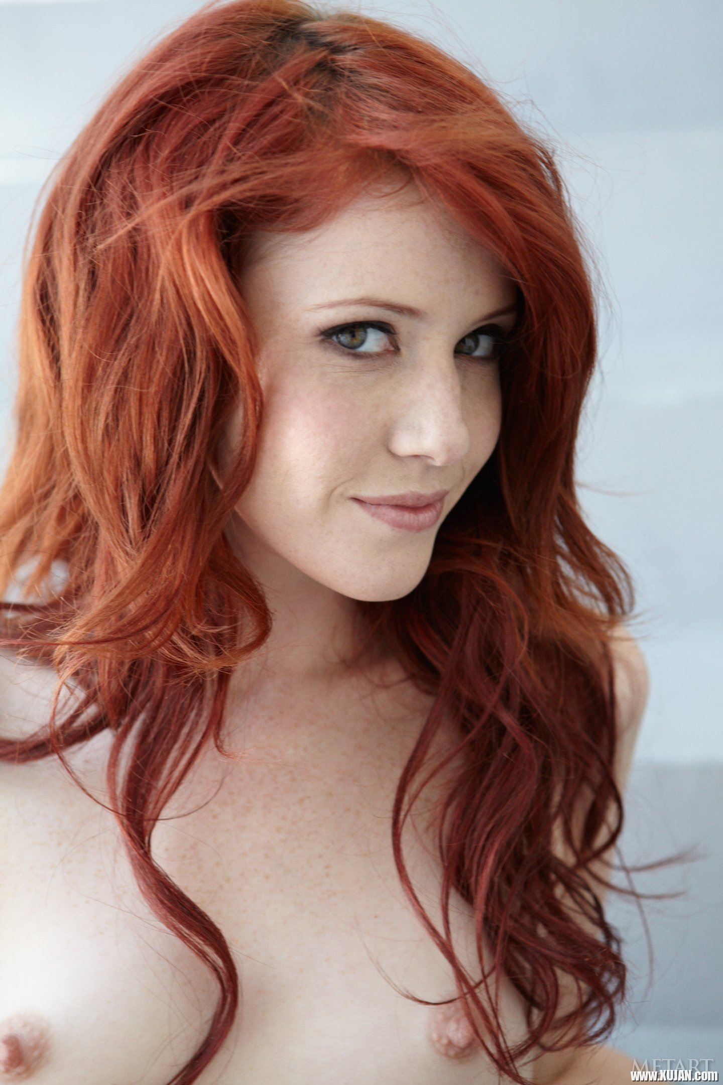 Redhead Elle Alexandra showing her tight shaved Pussy - Photo #3408112