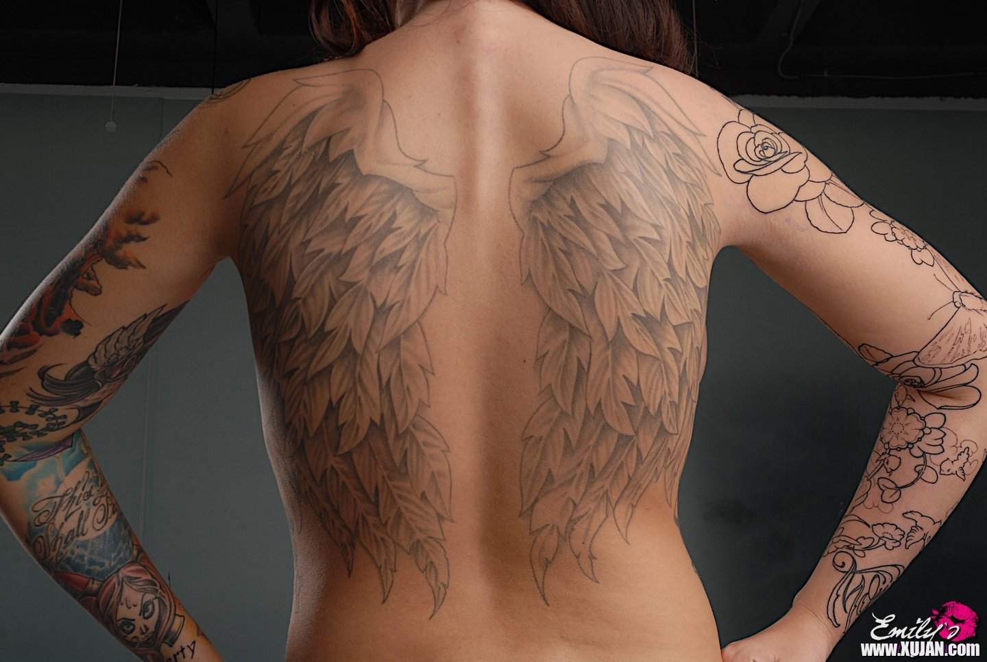 Hot babe Emily Parker shows off her super sexy tattooed body - Photo #3410852