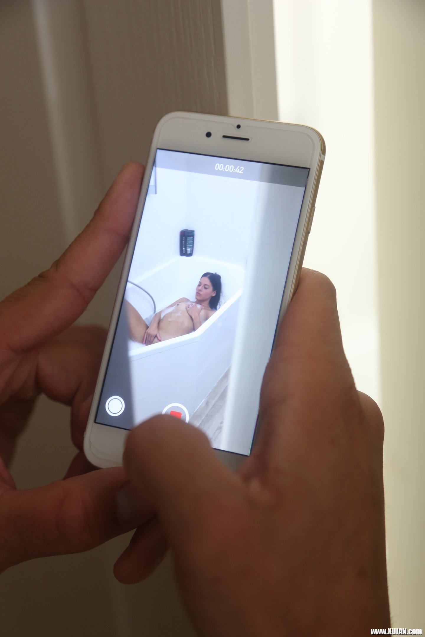 Roommate films his adult girlfriend in the bath - Photo #3415151