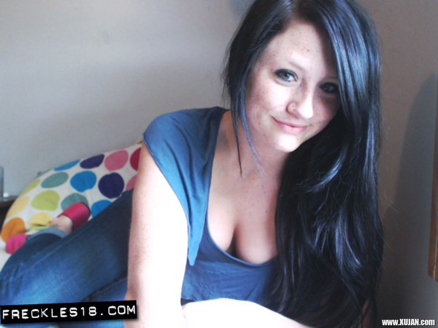 Hot Freckles 18 takes off her Jeans to masturbate - Photo #3418127