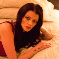 Busty Joslyn James lets a hung Guy fuck her hard