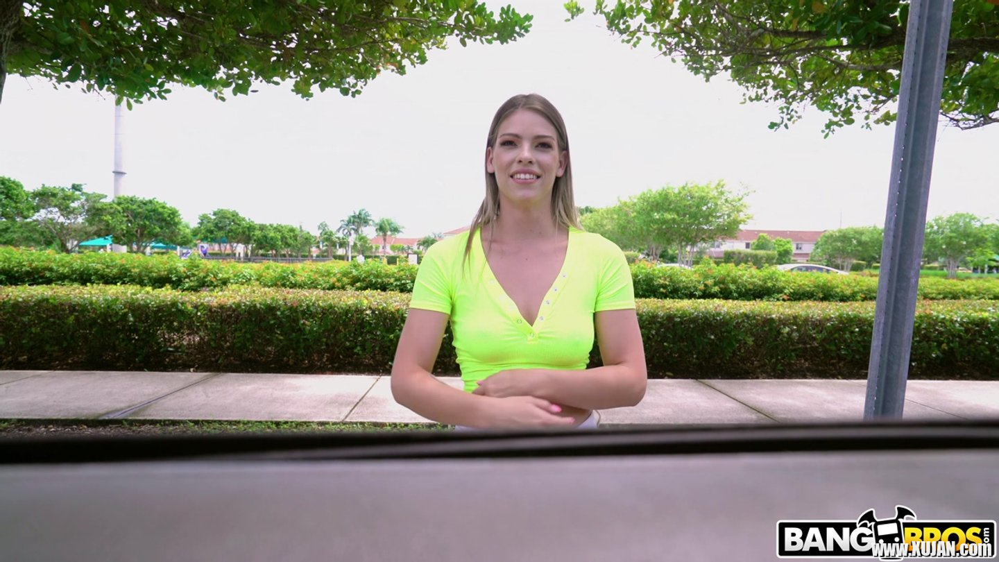 Leah Lee gets seduced and fucked by Strangr in Car - Photo #3420717