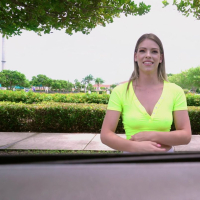 Leah Lee gets seduced and fucked by Strangr in Car