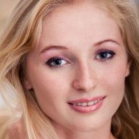 Blonde Hottie Leona Honey shows off her hot Body