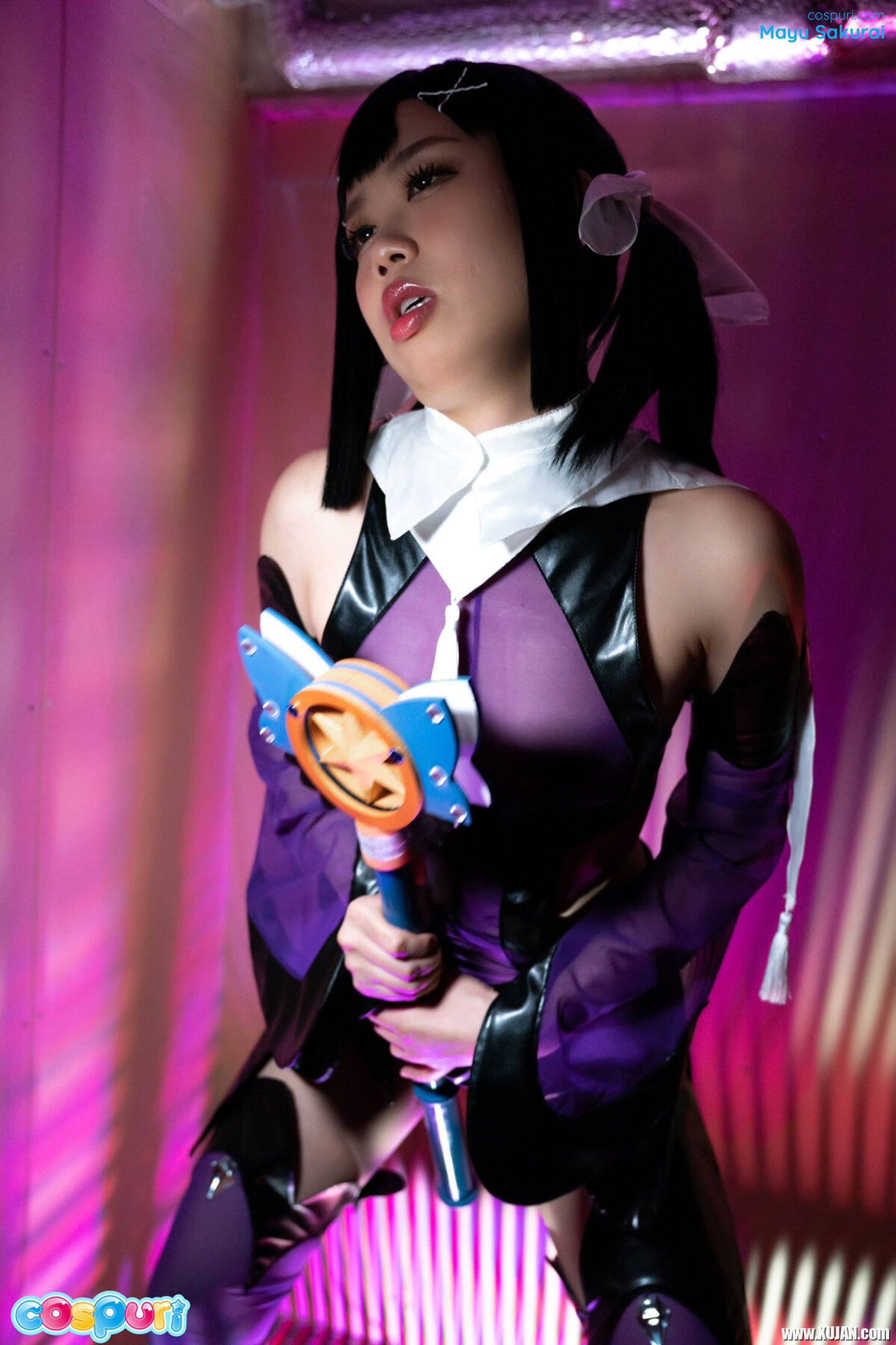 Japanese doll Mayu Sakurai plays with her big vibrator - Photo #3425424