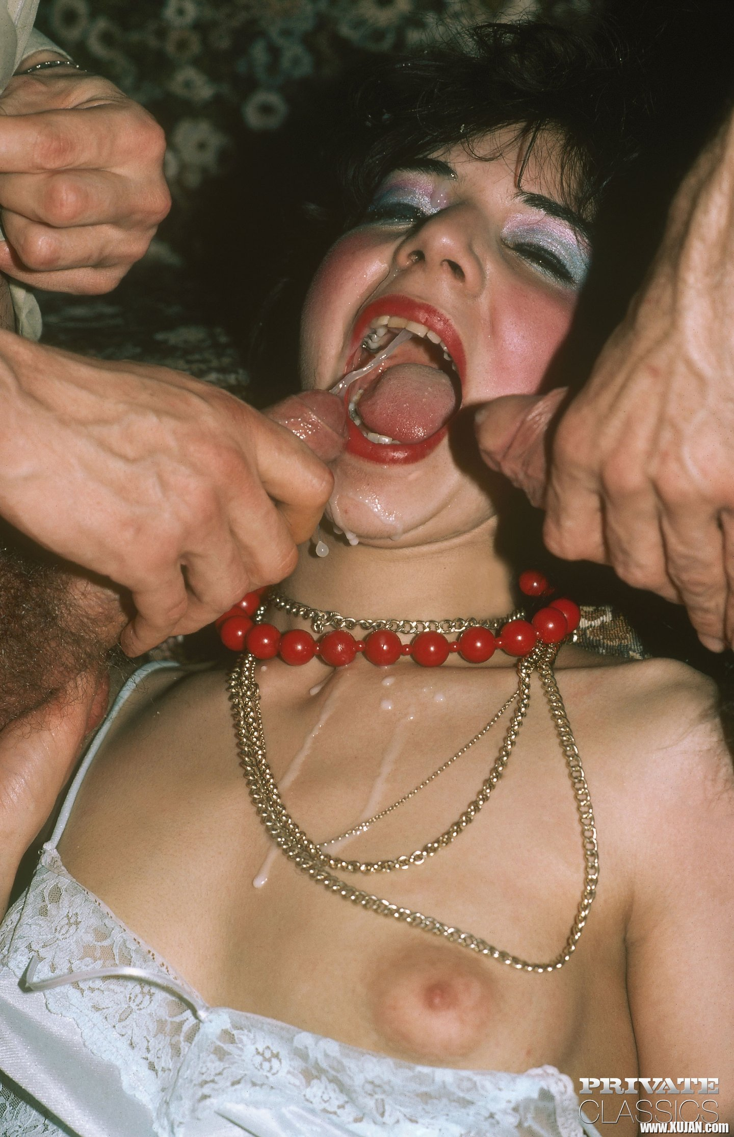 Emilie takes a double penetration and a load in the mouth - Photo #3428432