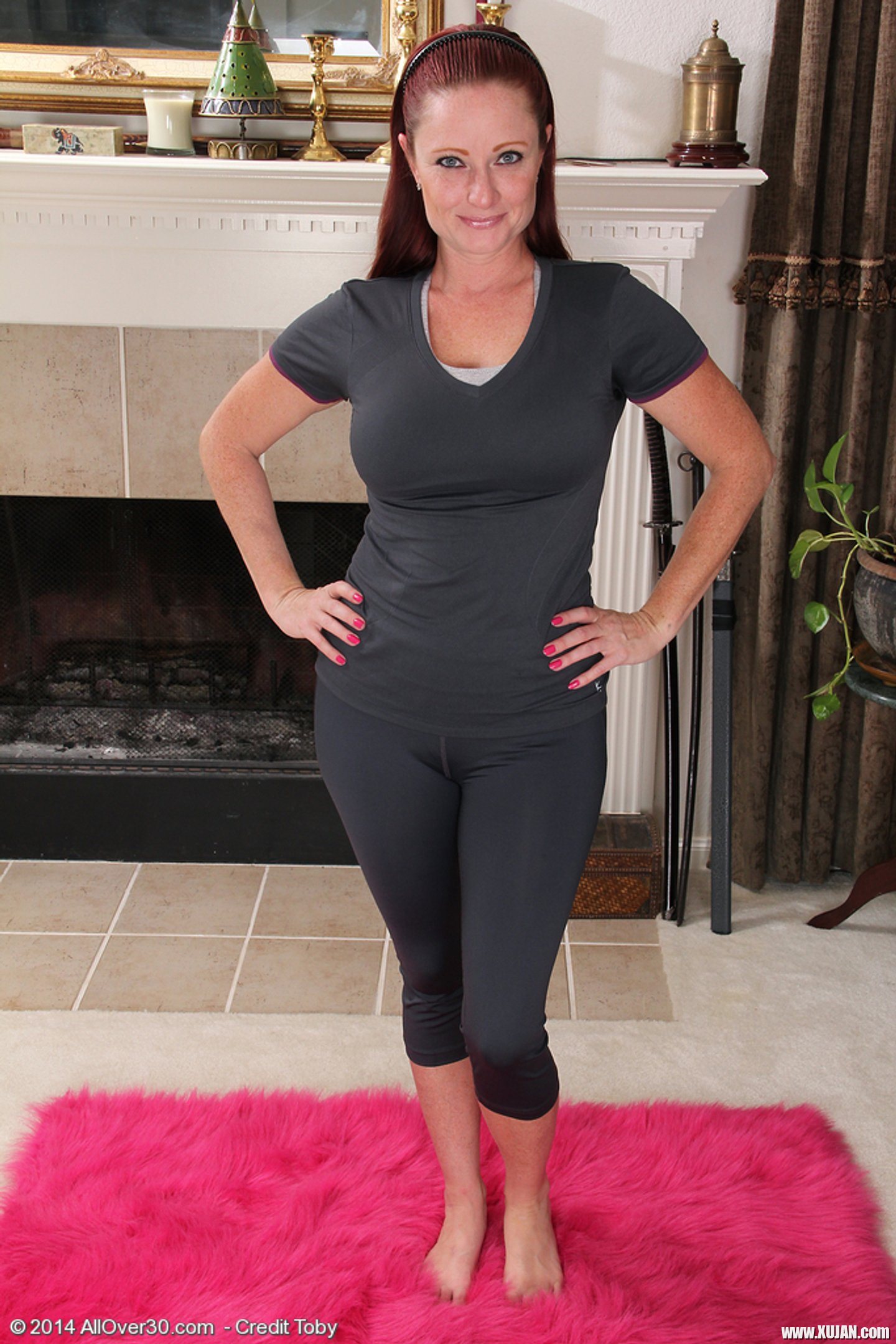 Busty Babe Sandi Lymm takes off her Active Wear - Photo #3429493