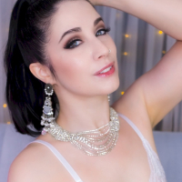 Brunette Brookelynne Briar takes off her lingerie and plays with a dildo