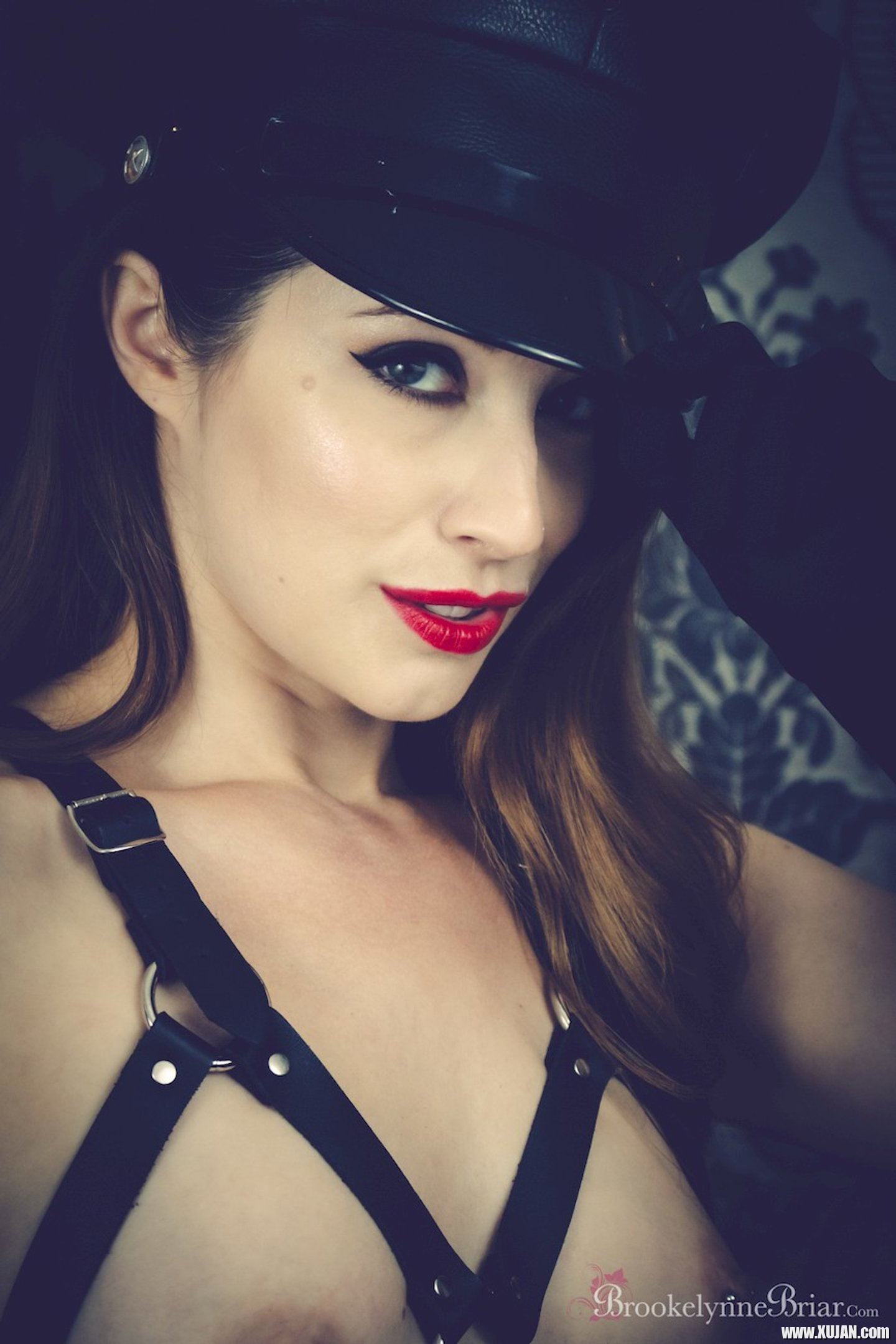 Sexy chick Brookelynne Briar puts on a strap on and poses - Photo #3430279