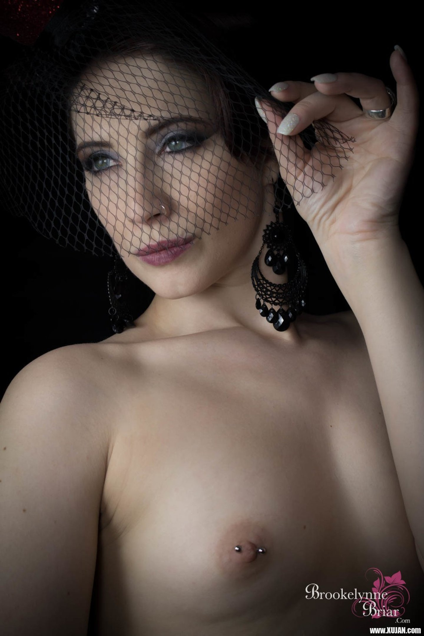 Sexy babe Brookelynne Briar strips and unveils her small tits - Photo #3430327