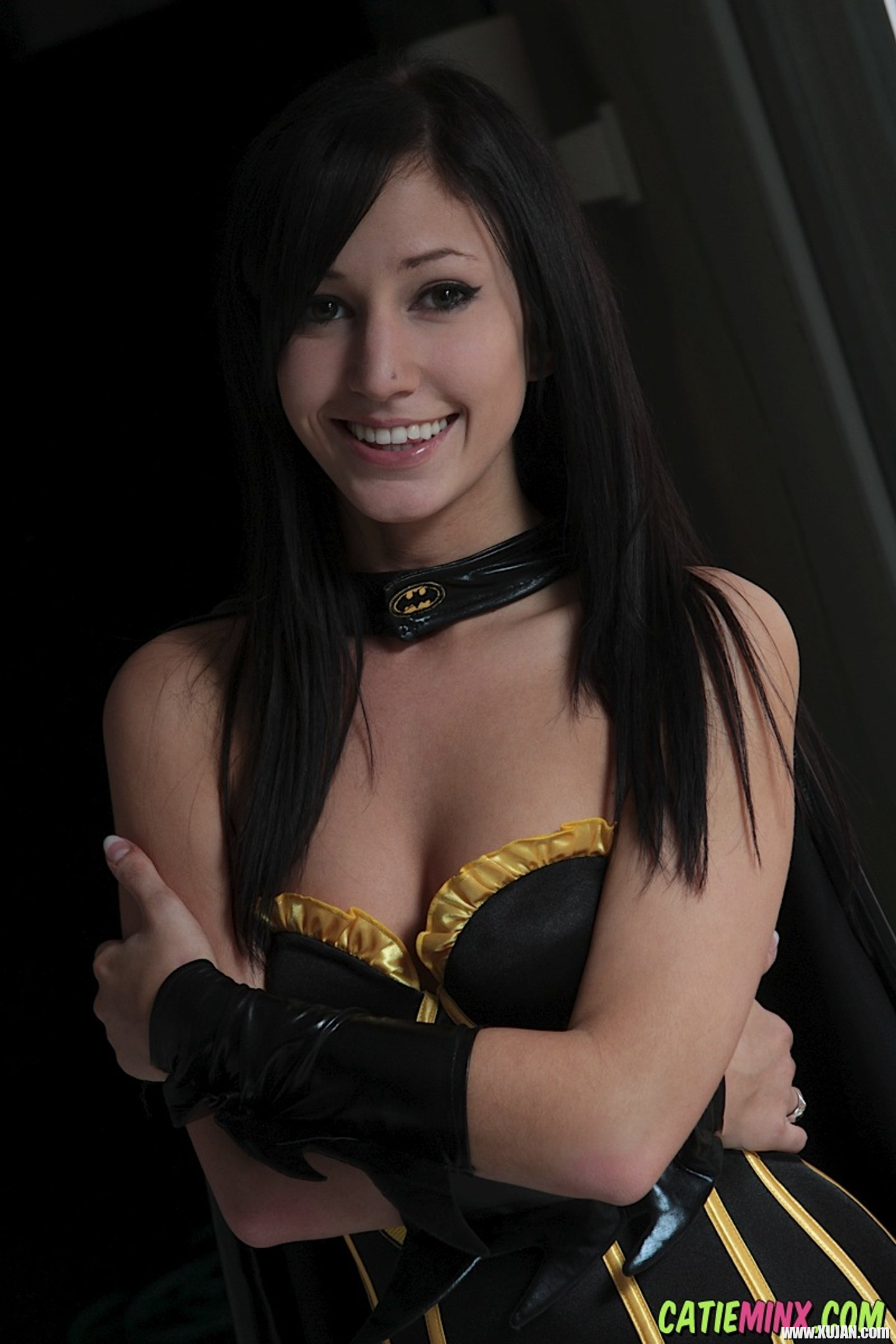 Catie Minx showing her Ass in a sexy Batman Costume - Photo #3432061
