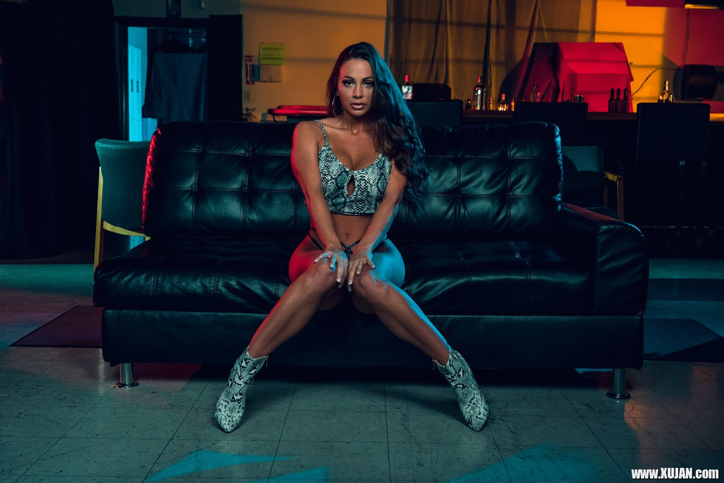 Abigail Mac gets fucked n jizzed by shady Stranger - Photo #3432397