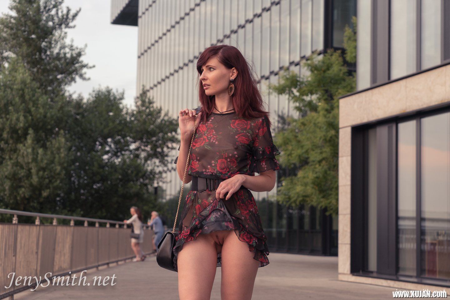 Jeny Smith struts around Town showing off Her Ass - Photo #3434301