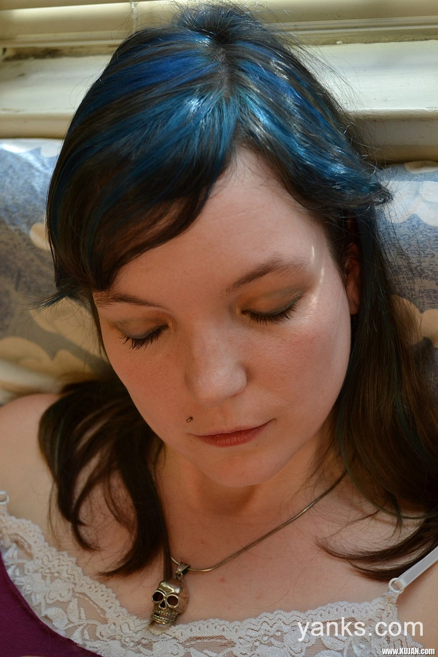 Dark haired Chick undresses toying her Lovebox - Photo #3437395