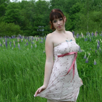 Cute Model B4rbi3 enjoys posing in a green Field