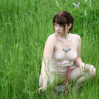Cute Model B4rbi3 enjoys posing in a green Field