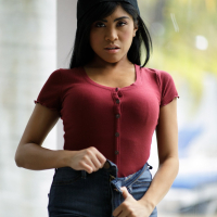 Gorgeous Ember Snow unveils her Irresistible Body