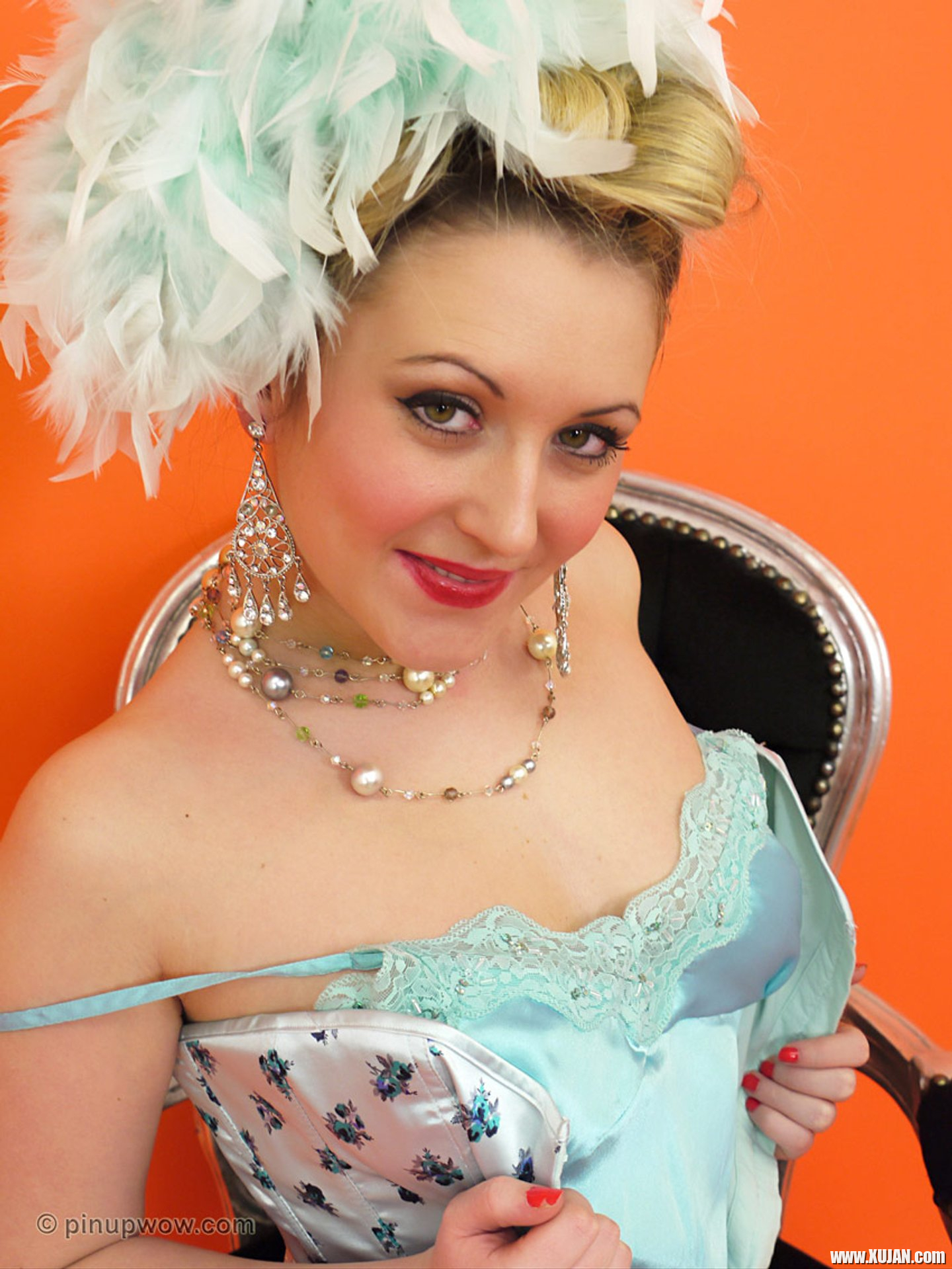 Hannah Dale strips down to her vintage Stockings - Photo #3442488