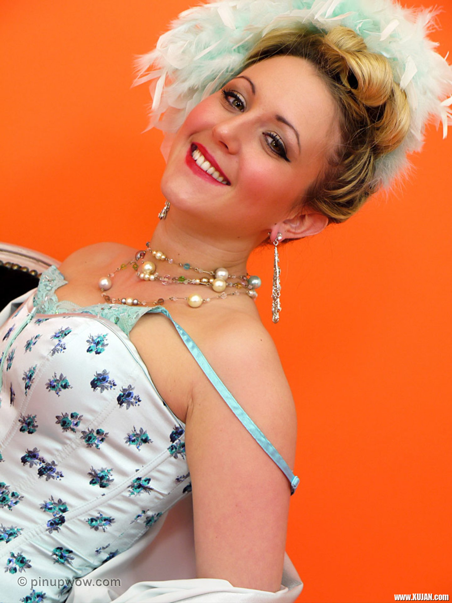 Hannah Dale strips down to her vintage Stockings - Photo #3442491