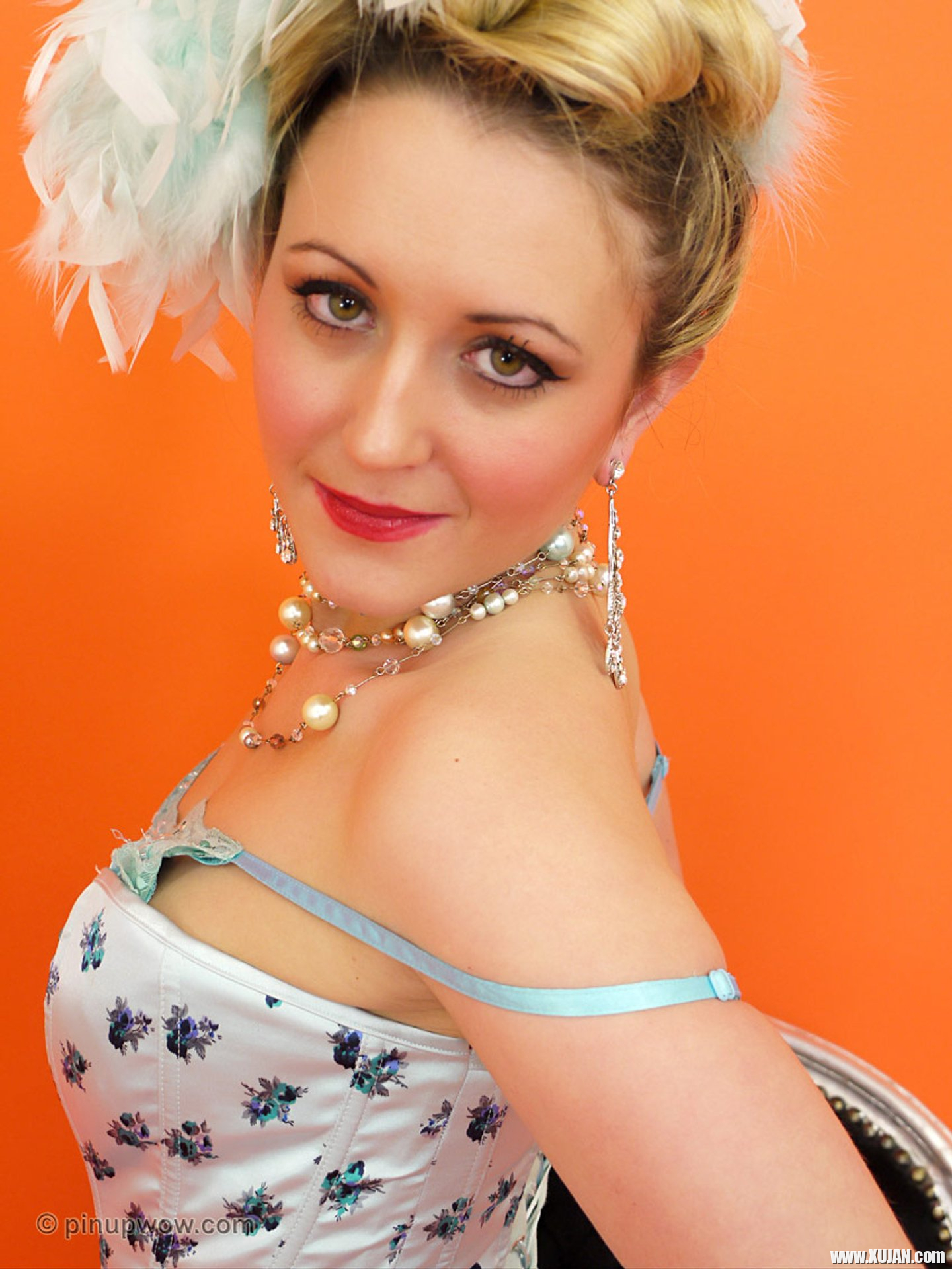 Hannah Dale strips down to her vintage Stockings - Photo #3442496