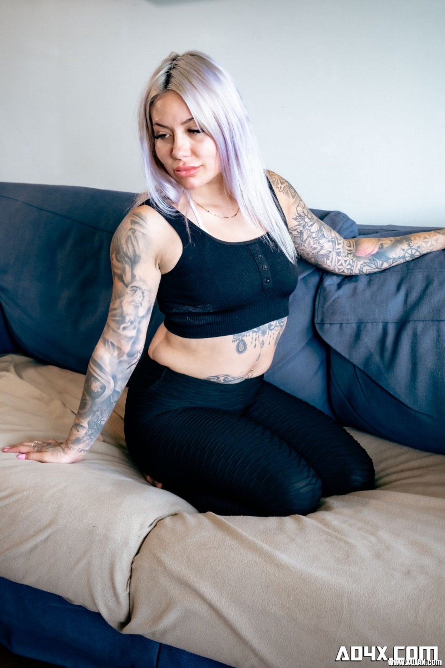 Alt girls Veronique Tinkler TS Amy Nosferatu suck dick during threesome - Photo #3446951