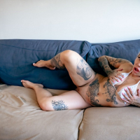 Alt girls Veronique Tinkler TS Amy Nosferatu suck dick during threesome