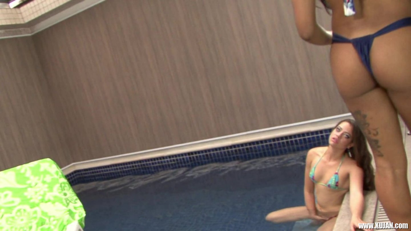 Milla Albuquerque plays with her girlfriends wet twat - Photo #3448269