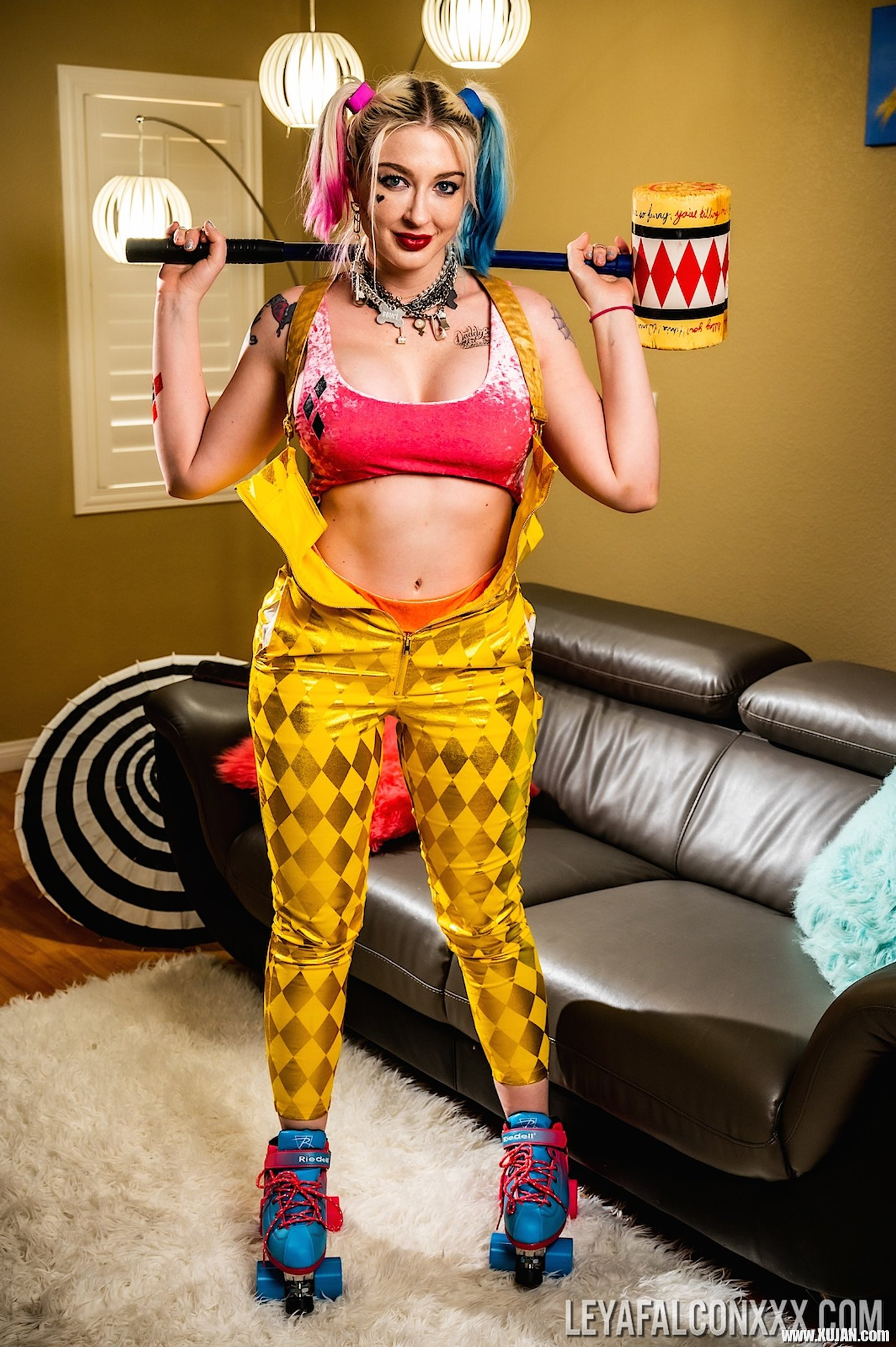 Naughty Leya Falcon dressed up as a sexy Harley Quinn - Photo #3448764