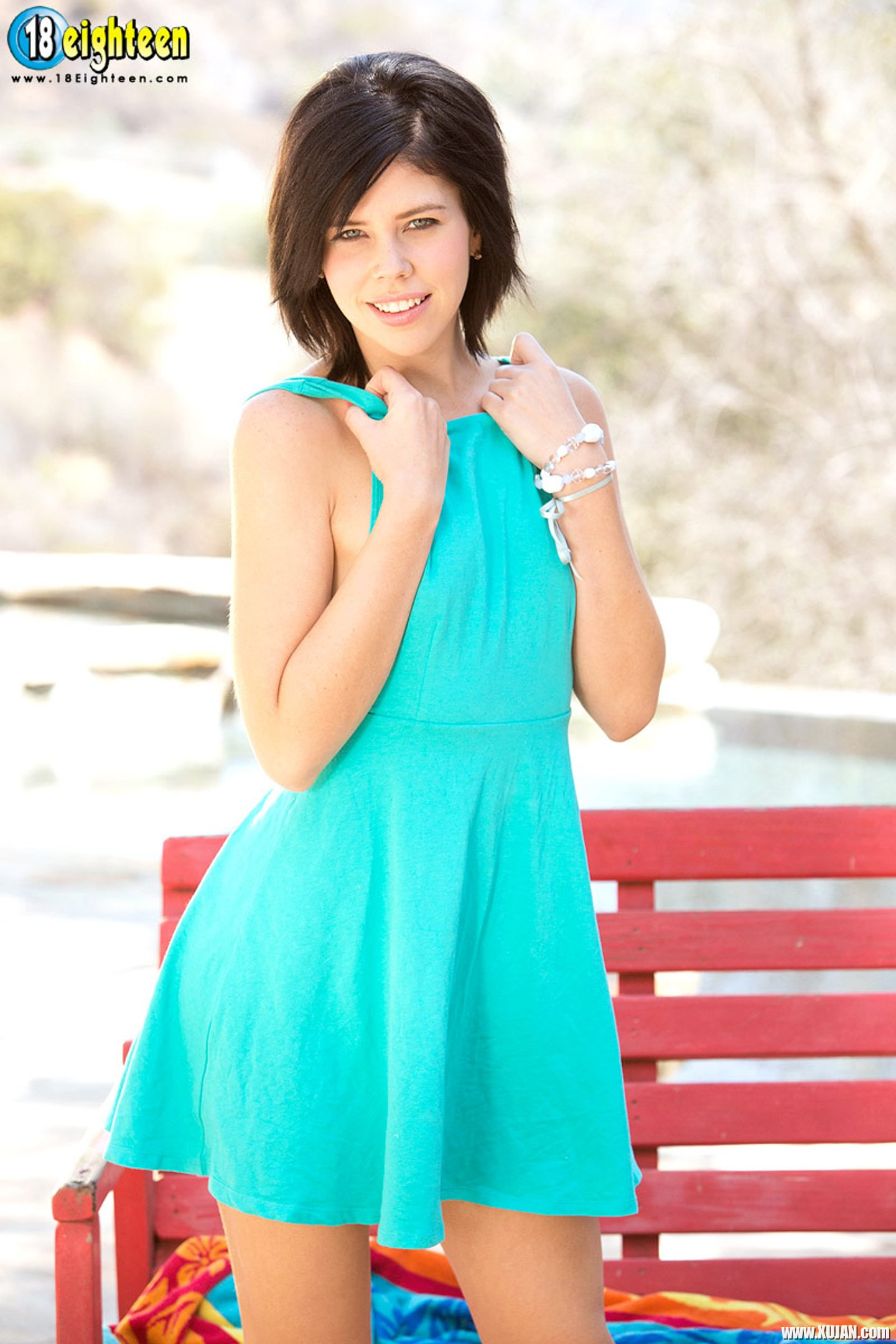 Brunette Hottie Britt Shields shows her tiny Tits - Photo #3457385