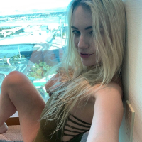 Kenna James loves to get nude and spread Snatch