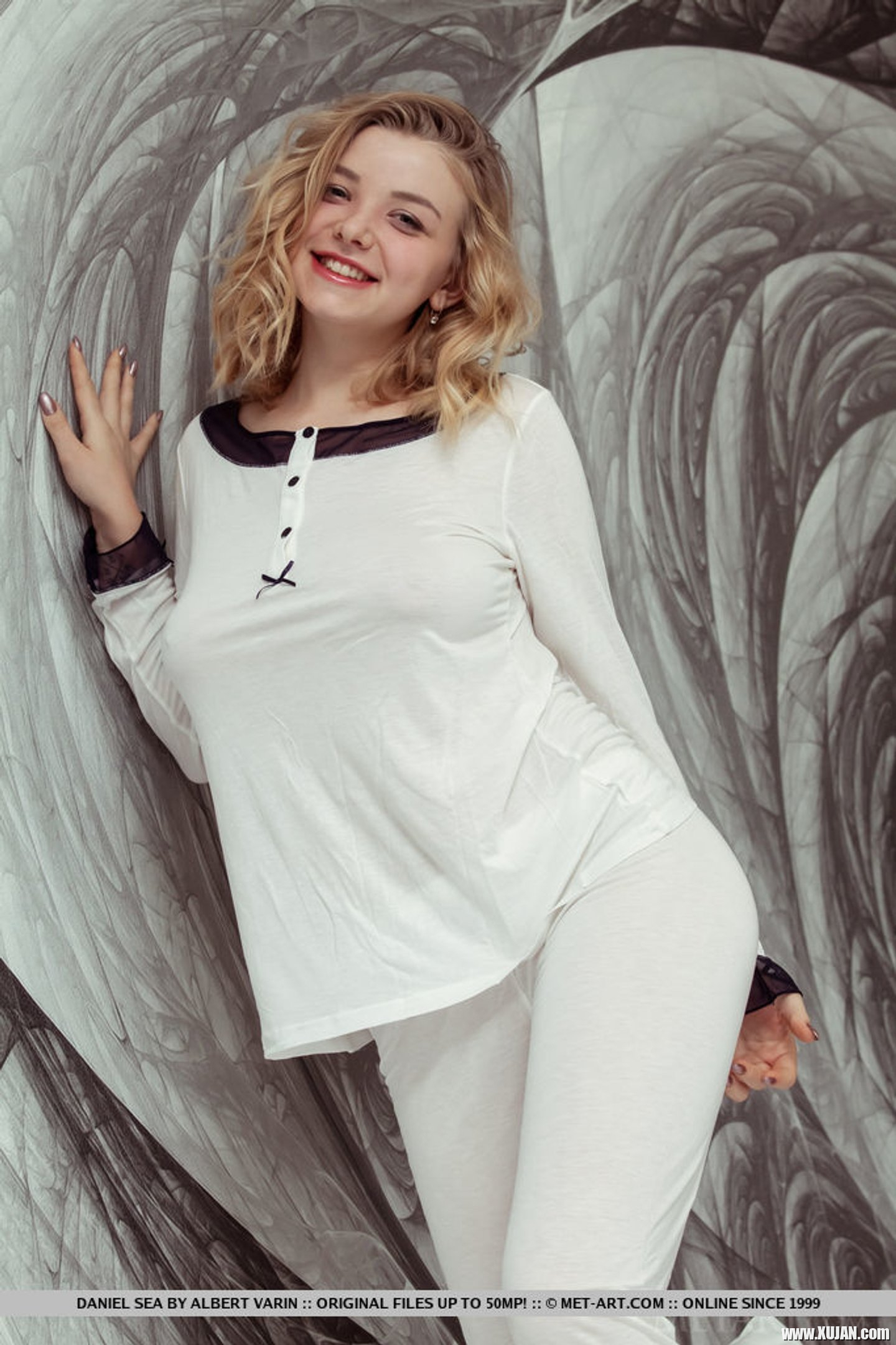 Daniel Sea teasing with her massive Knockers - Photo #3464240
