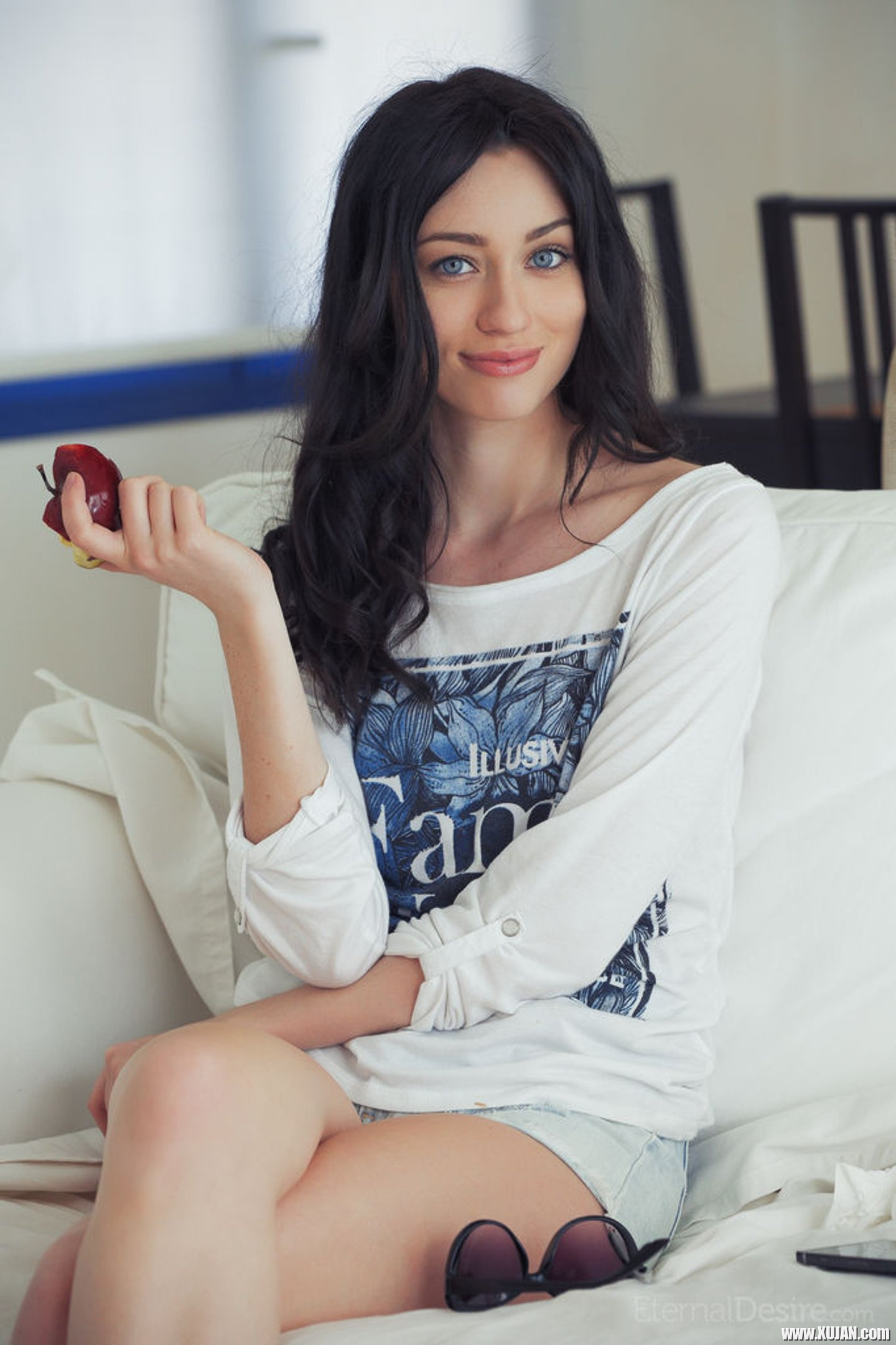 Erotic Babe Zsanett Tormay showing off her Coochie - Photo #3464857