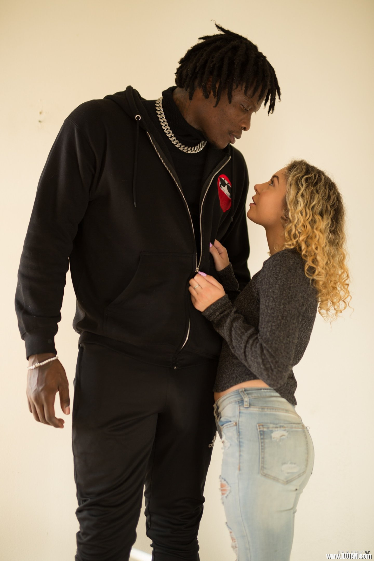 Allie Addison gets screwed by muscled black dude - Photo #3466003