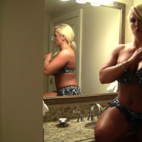 Curvy MILF Alura Jenson rubs her wet coochie