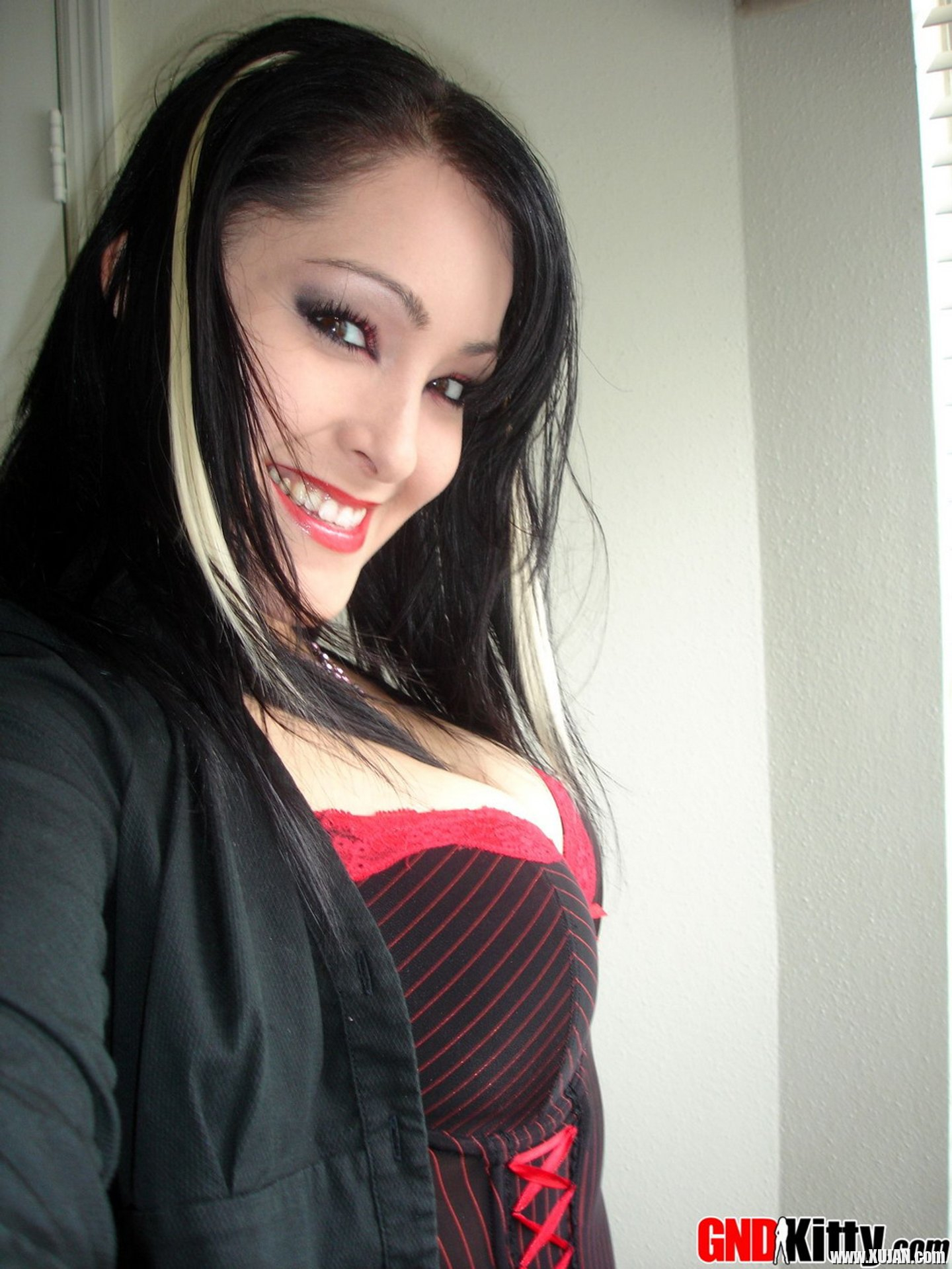 GND Kitty posing in some hot new black and red Lingerie - Photo #3466951